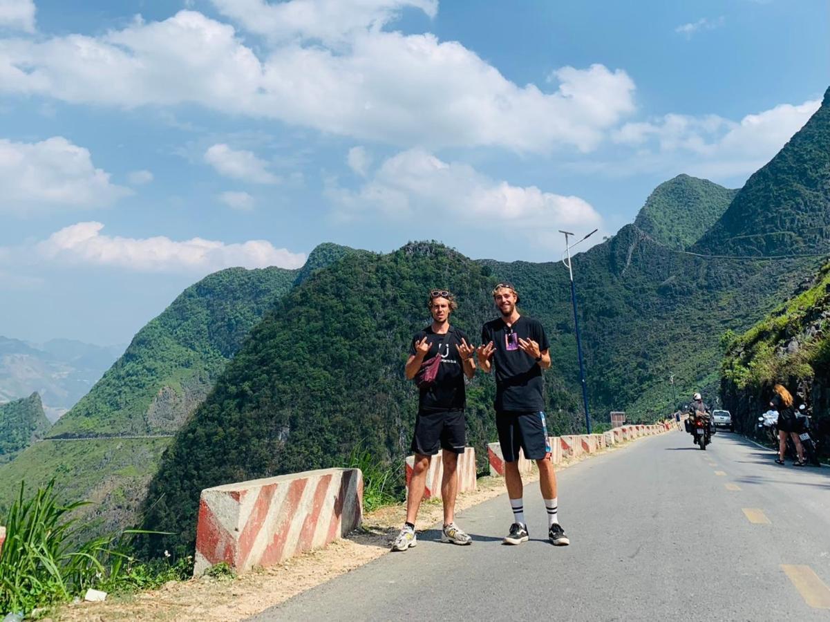 Ha Giang Safari Hostel & Motorbikes Exterior photo
