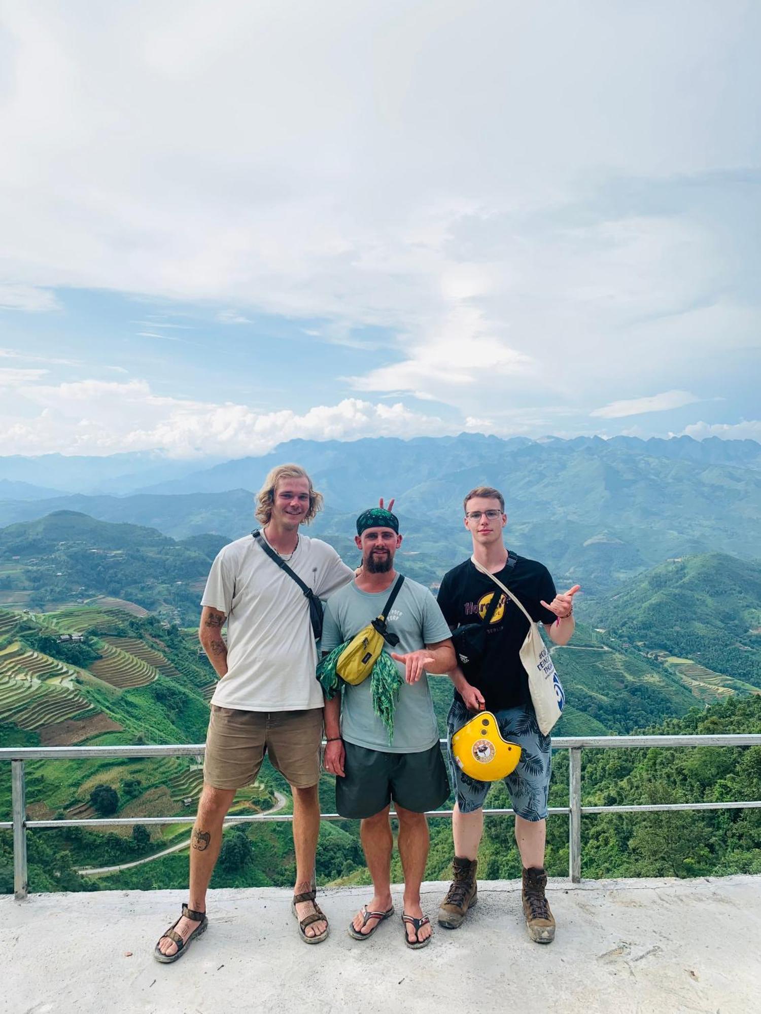 Ha Giang Safari Hostel & Motorbikes Exterior photo