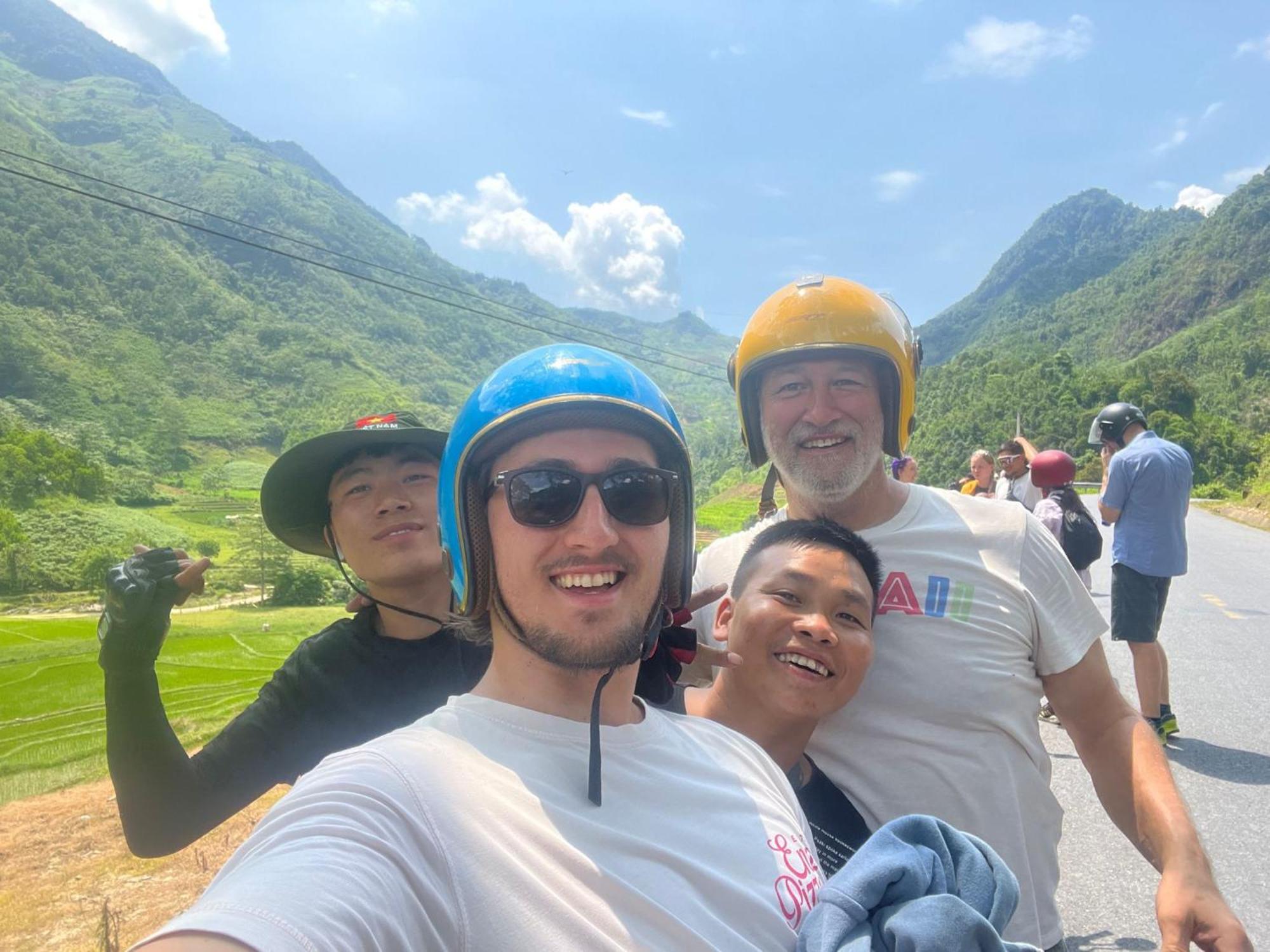 Ha Giang Safari Hostel & Motorbikes Exterior photo